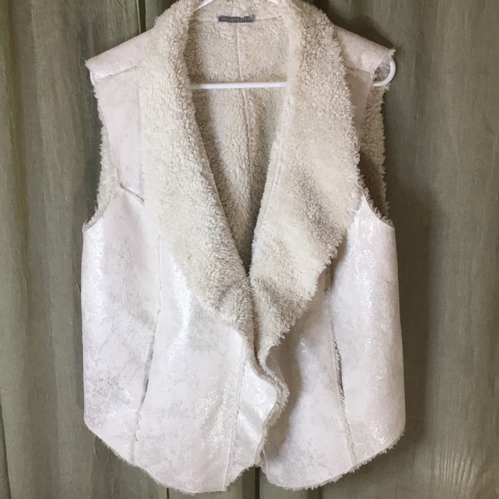 Three Hearts Sherpa Shimmering White Vest XL